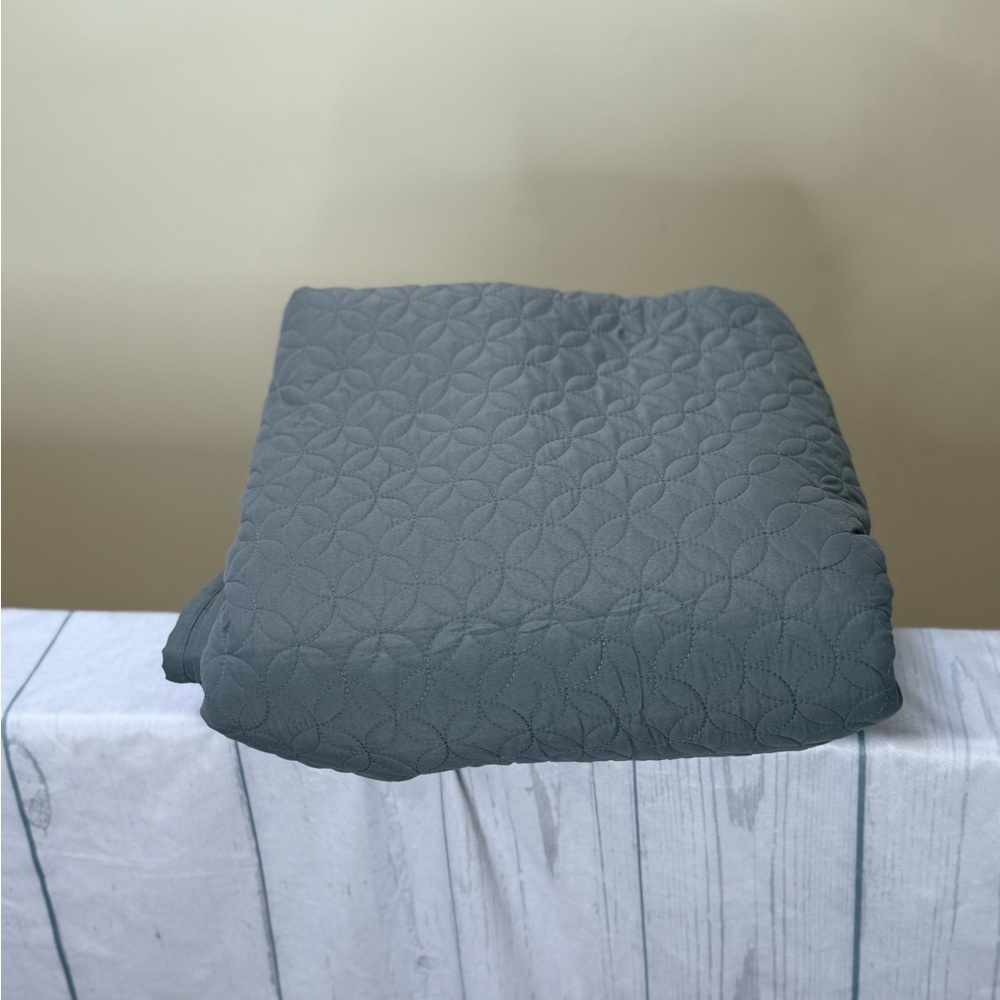 King Size Reversible Bed Ensemble Coverlet in Gray - Picture 3 of 6